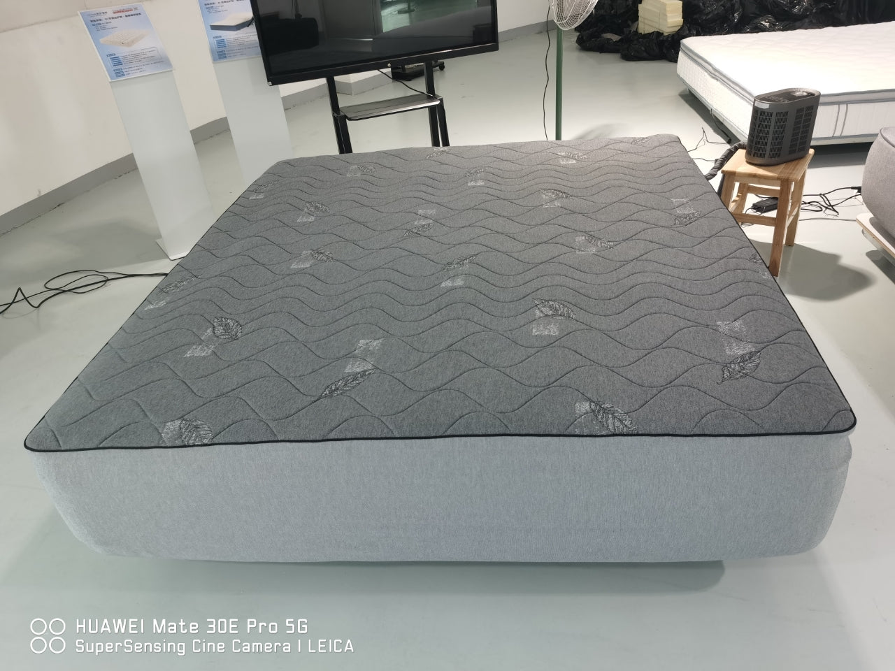 HL-02 Premium AI - Smart Mattress Cover